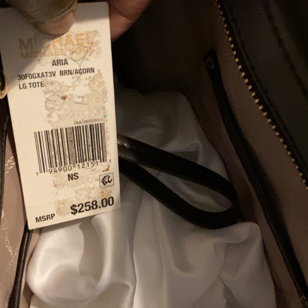 Michael KORS purse - Picture 5 of 8